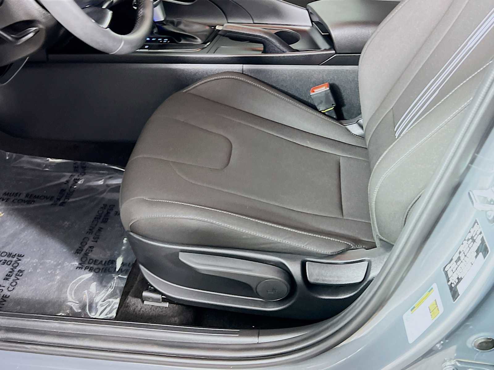 Certified 2025 Hyundai Elantra Sport image 19