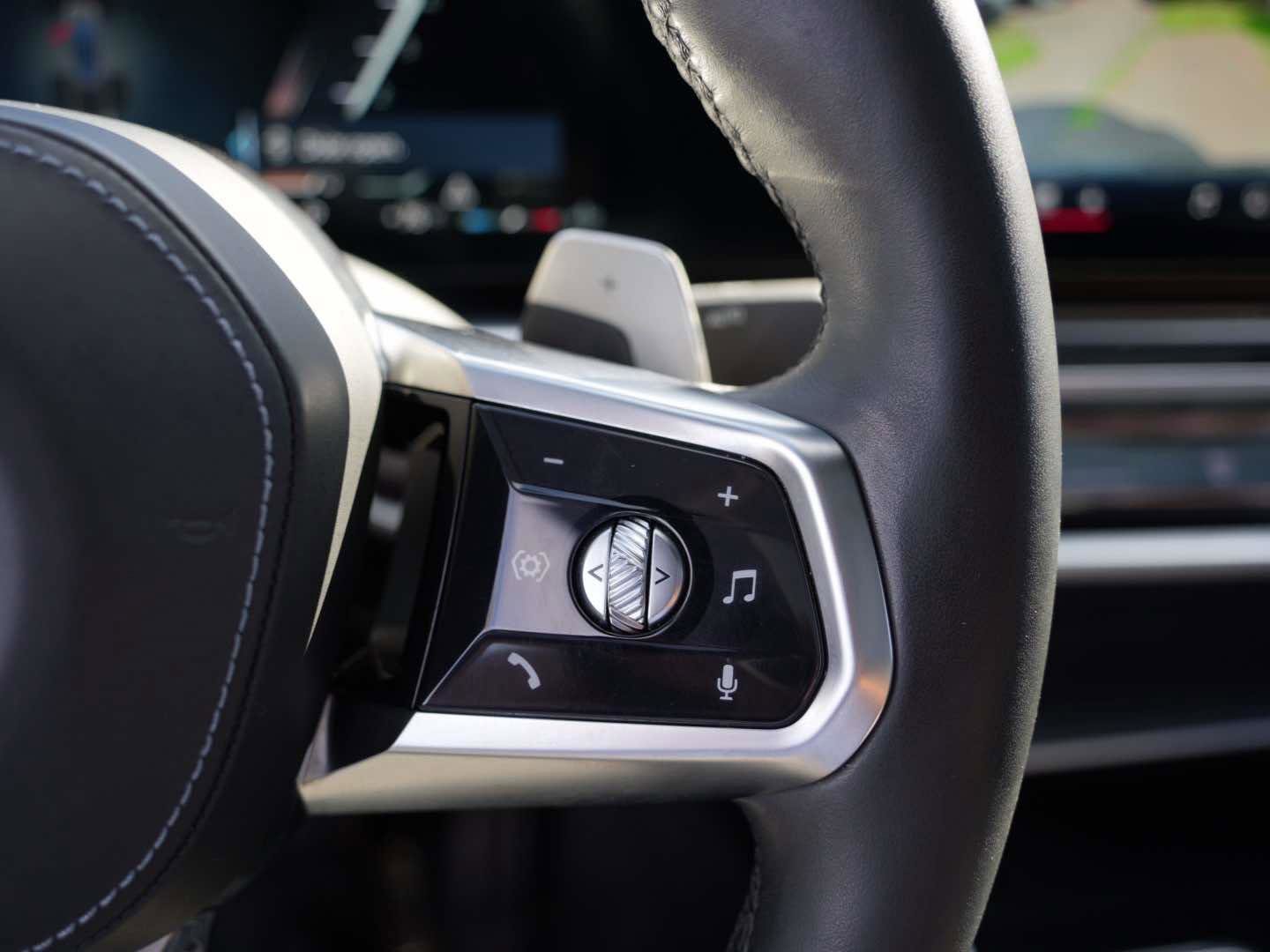 Certified 2023 BMW 740i 740i Sedan RWD w/ Parking Assistance Package image 18