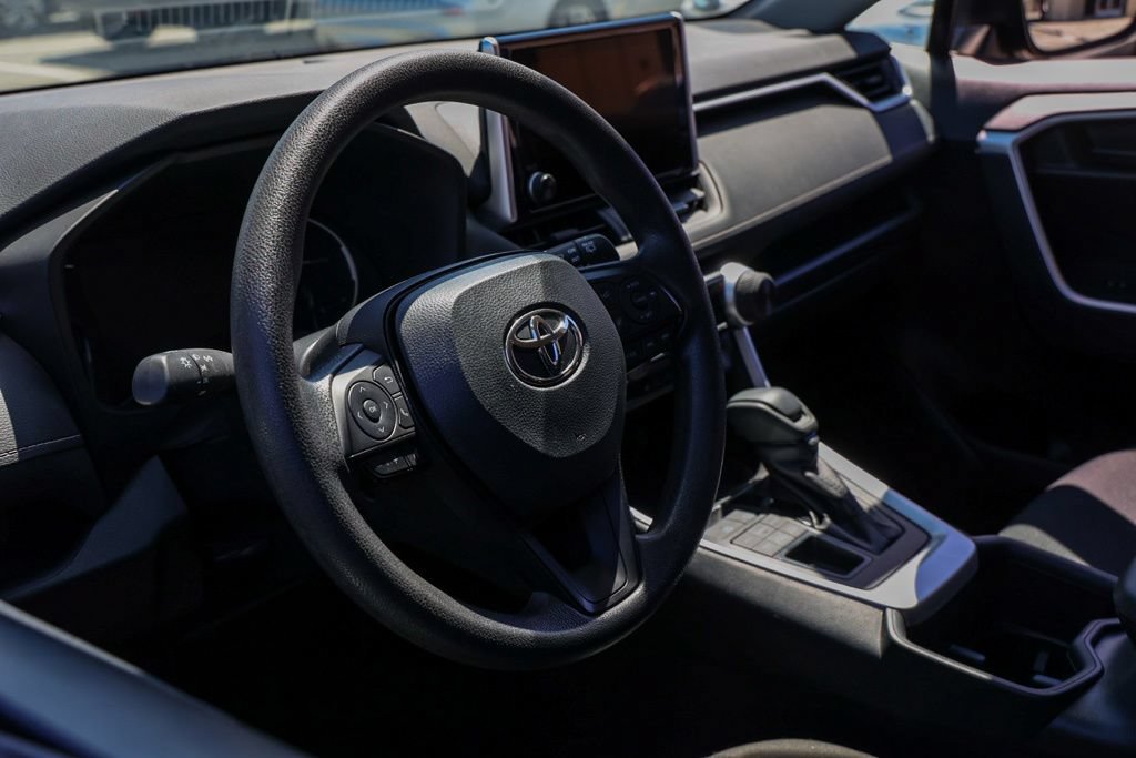 Used 2025 Toyota RAV4 LE AWD/4WD image 14