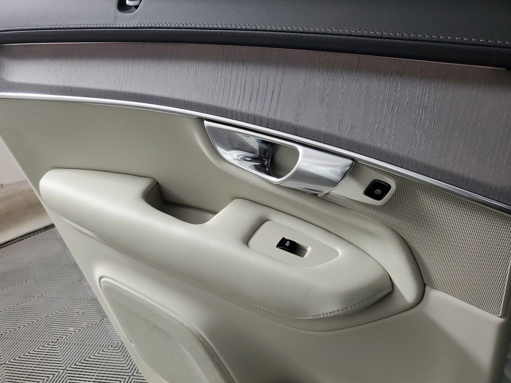 New 2026 Volvo XC90 T8 Ultra w/ Protection Package Premier image 18