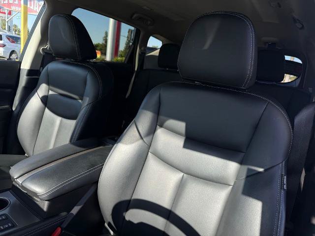 Certified 2024 Nissan Murano SV w/ SV Midnight Edition Package FWD image 16