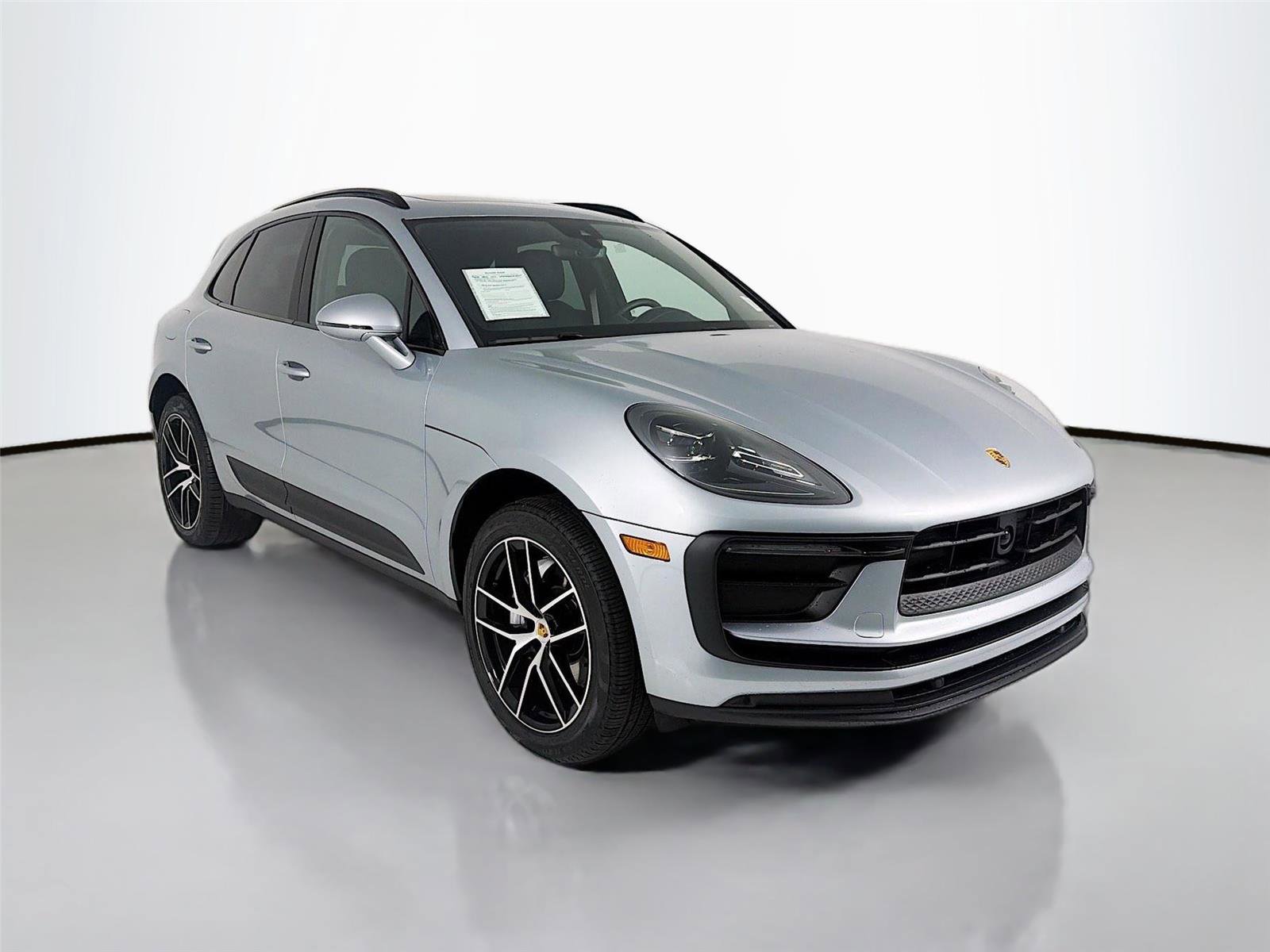 Certified 2025 Porsche Macan image 29
