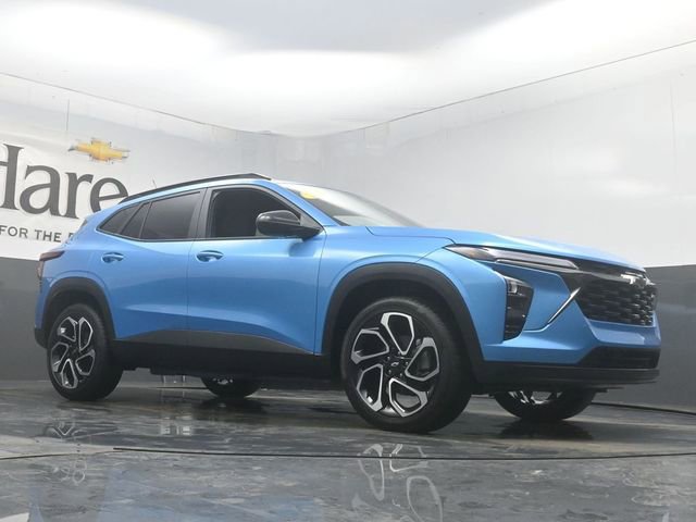 Used 2025 Chevrolet Trax RS w/ Driver Confidence Package image 2