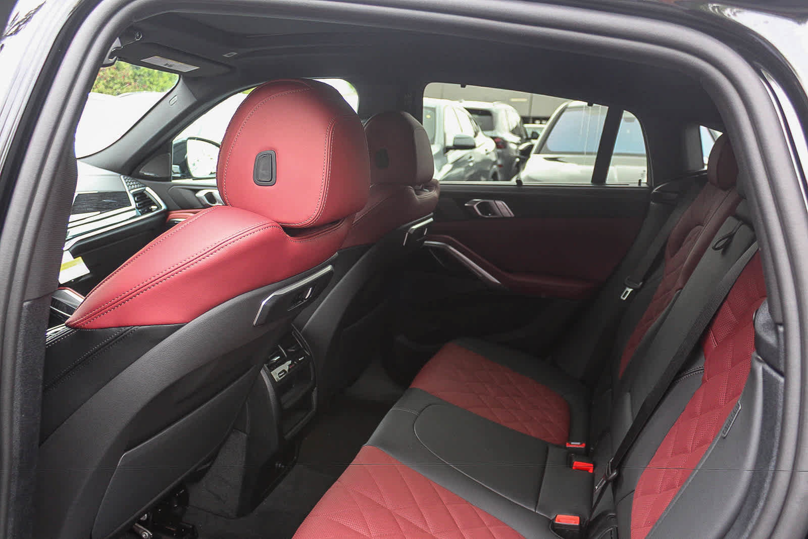 Used 2027 BMW X6 xDrive40i w/ Executive Package AWD/4WD image 17