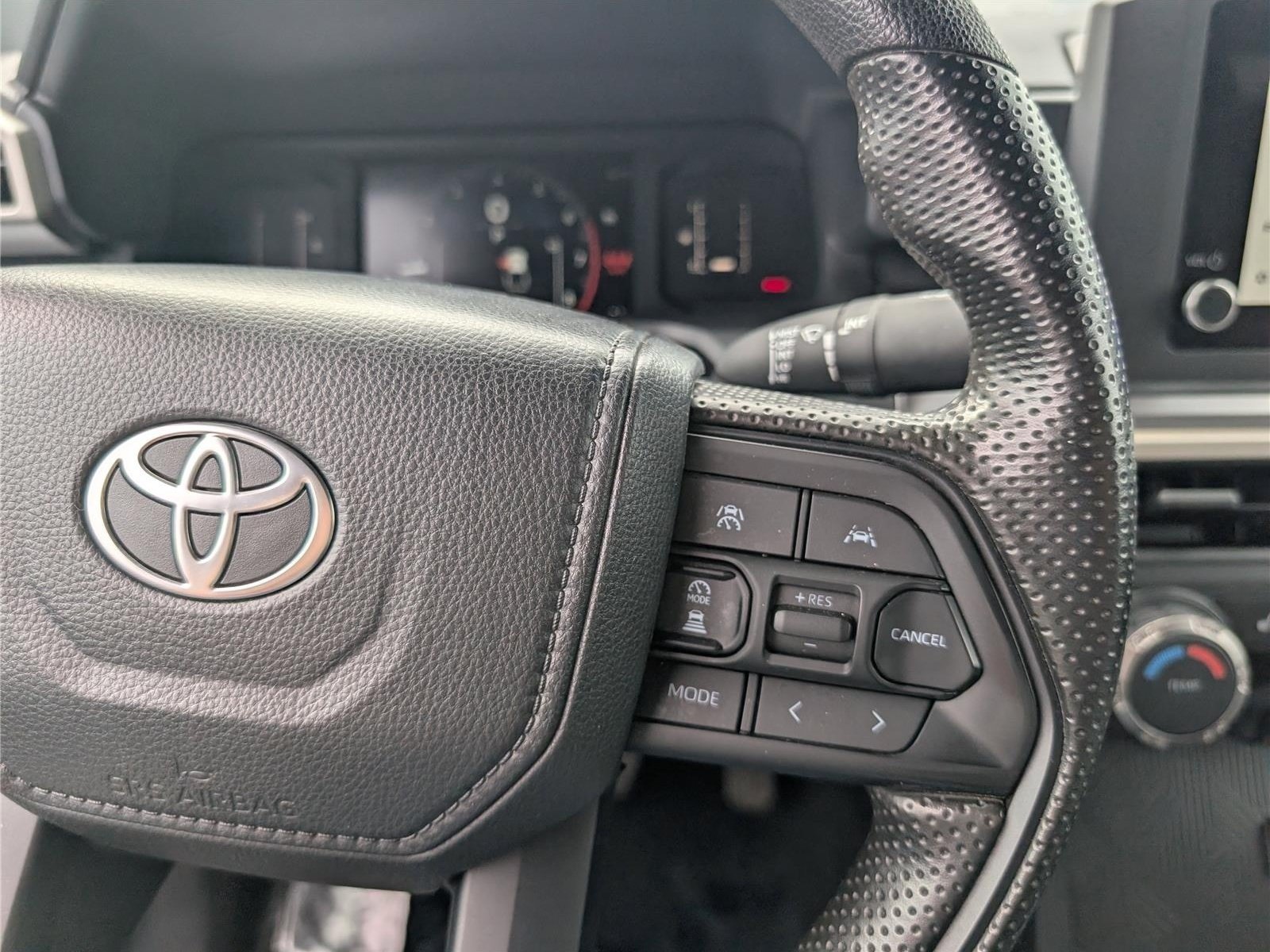 Used 2025 Toyota Tacoma SR5 AWD/4WD image 23
