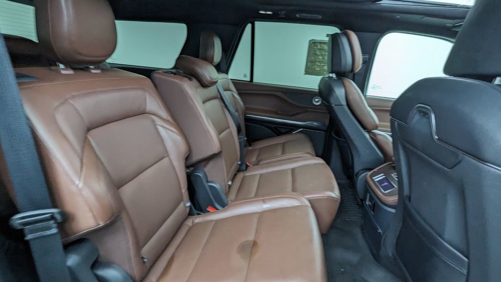 Used 2025 Lincoln Navigator Reserve image 41