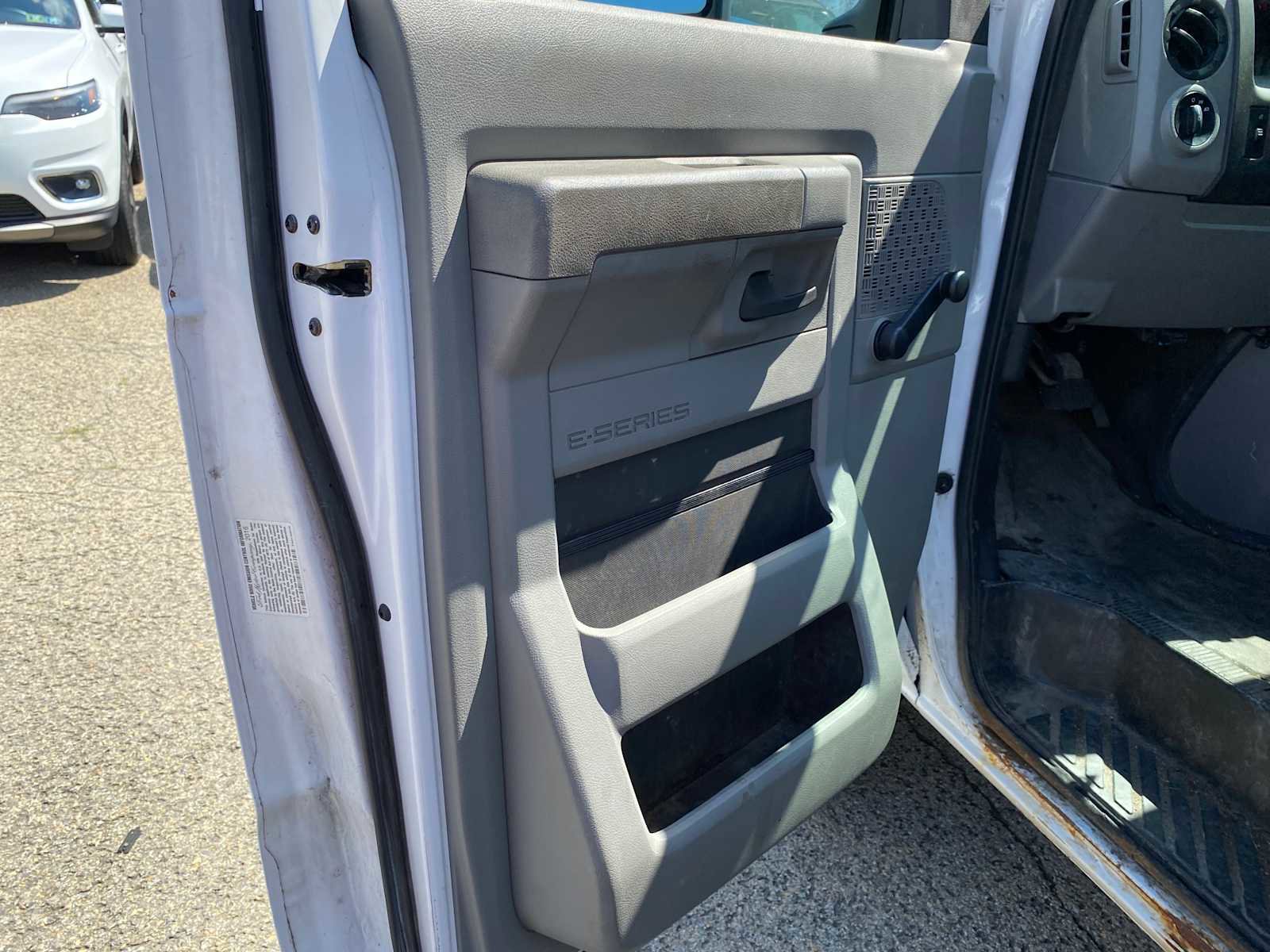 Used 2017 Ford E-450 and Econoline 450 Super Duty RWD image 15