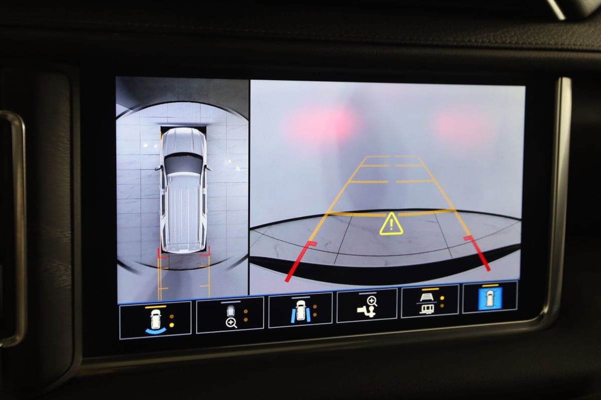 Used 2021 GMC Yukon XL Denali w/ Advanced Technology Package image 10