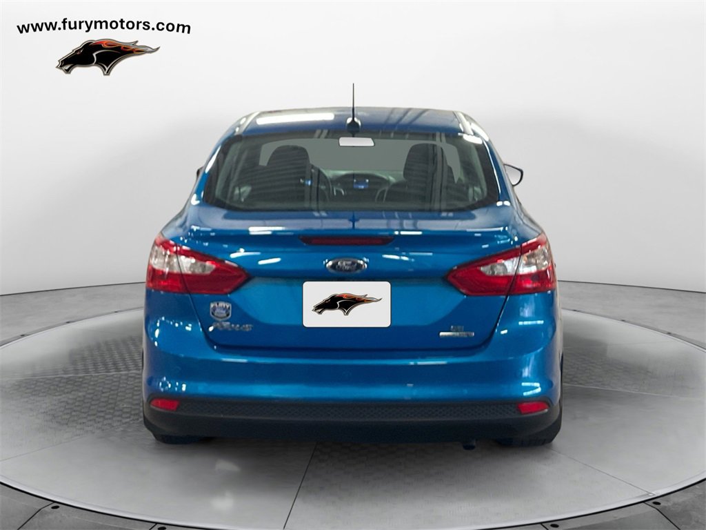 Used 2014 Ford Focus SE w/ SE Winter Package image 4