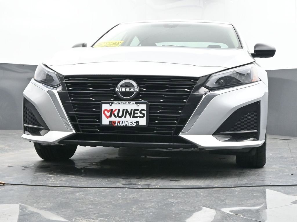 Used 2024 Nissan Altima 2.5 SV FWD image 37