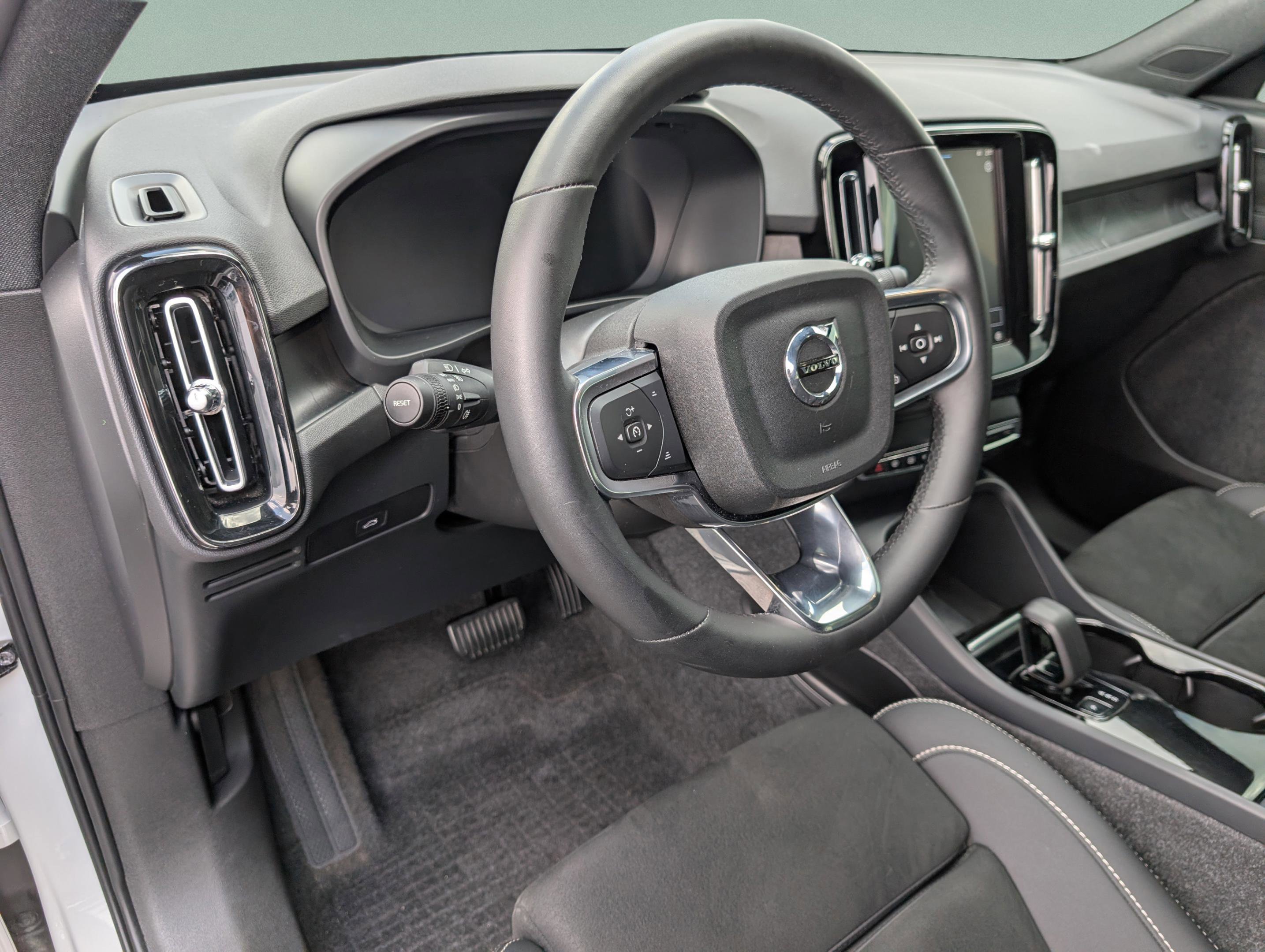 Used 2023 Volvo XC40 Recharge Ultimate w/ Protection Package Premier image 11