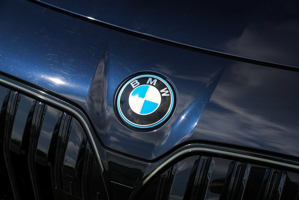 Used 2025 BMW i7 xDrive60 AWD/4WD image 8