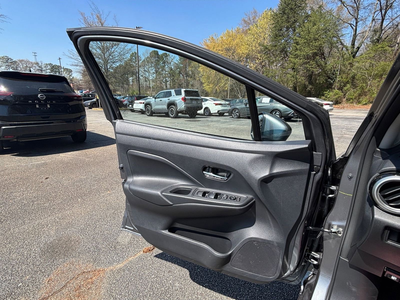 Used 2025 Nissan Versa SV FWD image 18