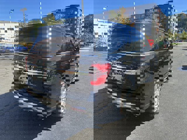 Used 2022 Ford Expedition Platinum image 5