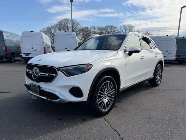 Used 2024 Mercedes-Benz GLC 300 4MATIC image 3