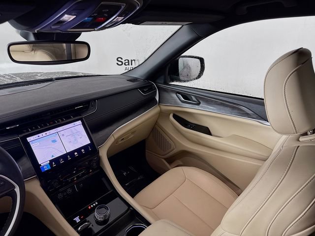 Used 2024 Jeep Grand Cherokee Limited image 23