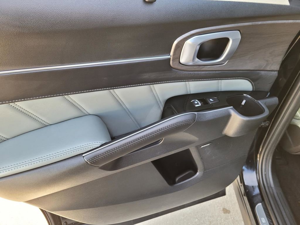 Used 2024 Kia Sorento SX Prestige w/ Sage Leather Package image 17