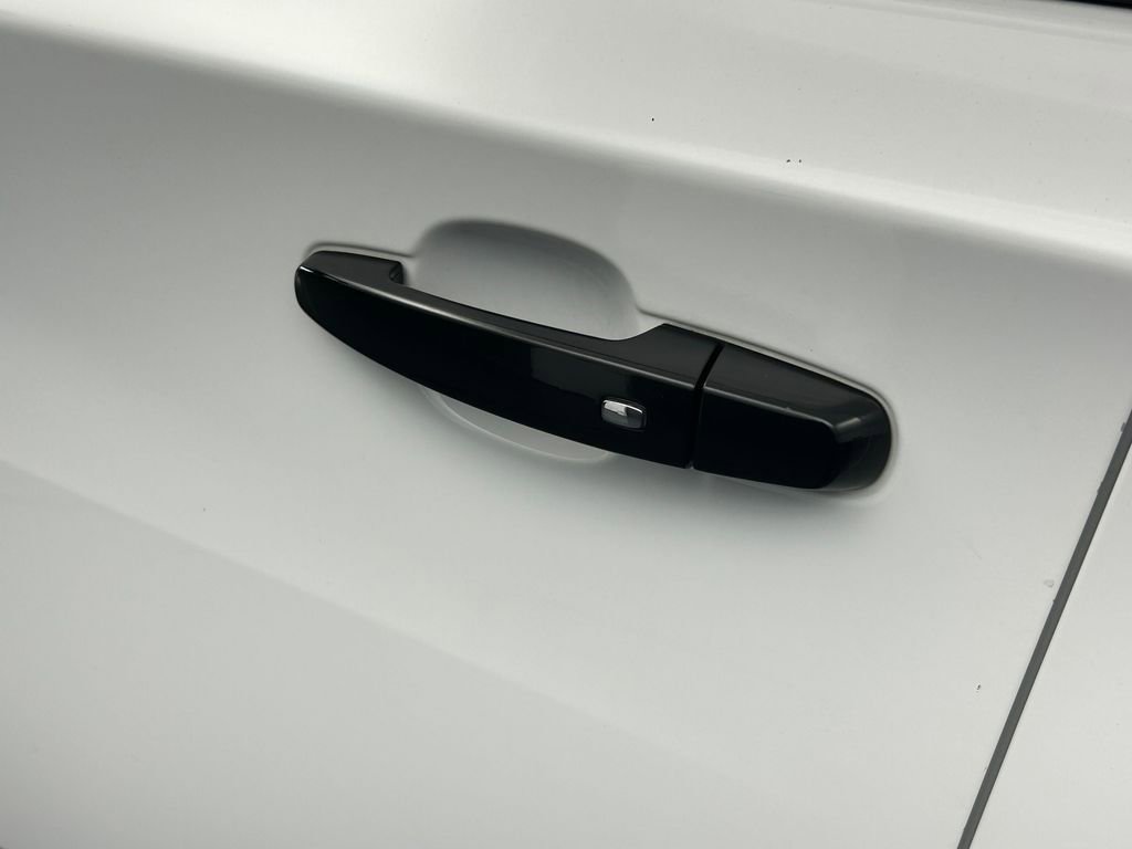 Used 2023 Chevrolet Traverse Premier w/ Redline Edition image 42