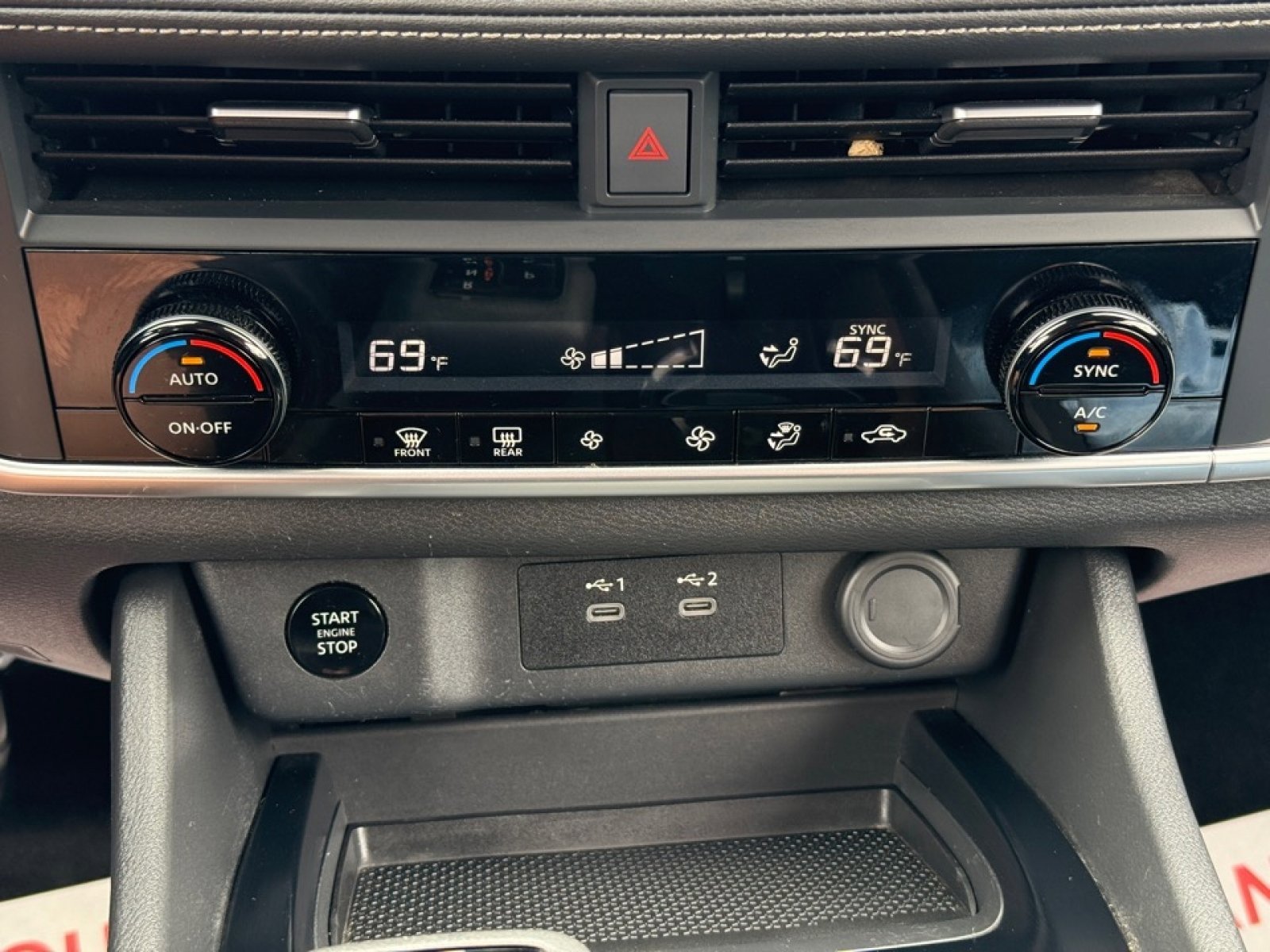 Used 2024 Nissan Rogue SV image 29