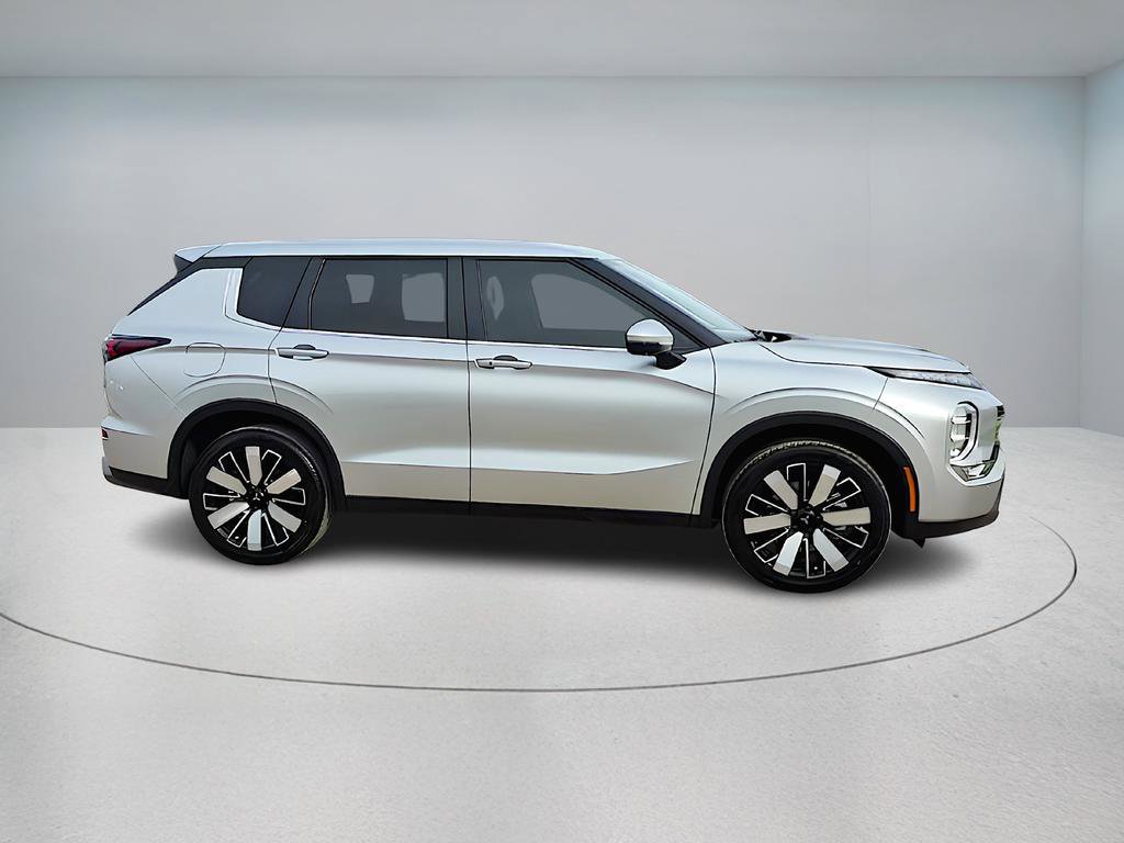 New 2026 Mitsubishi Outlander SE image 8