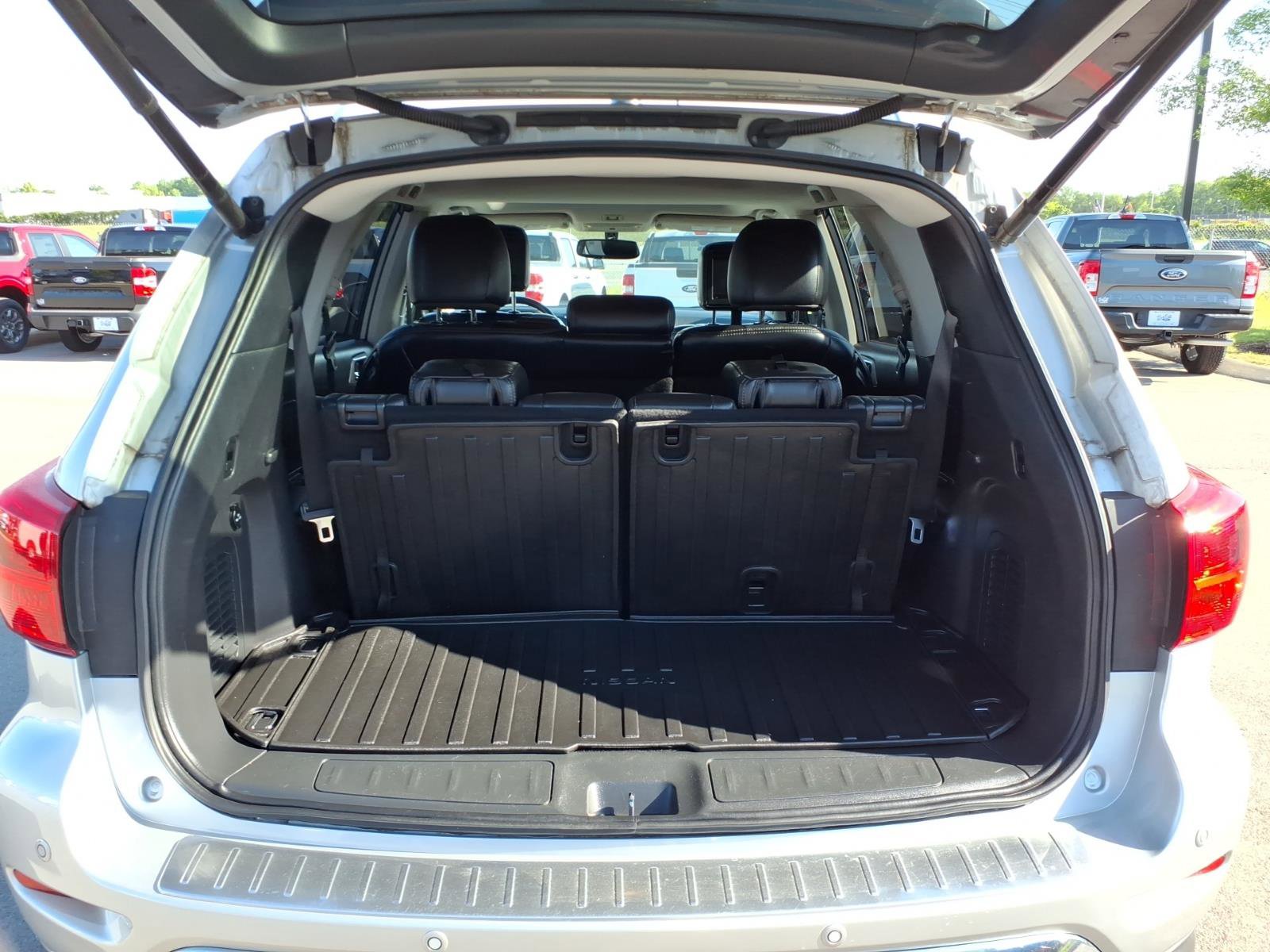 Used 2017 Nissan Pathfinder Platinum w/ Family Entertainment Package AWD/4WD image 10