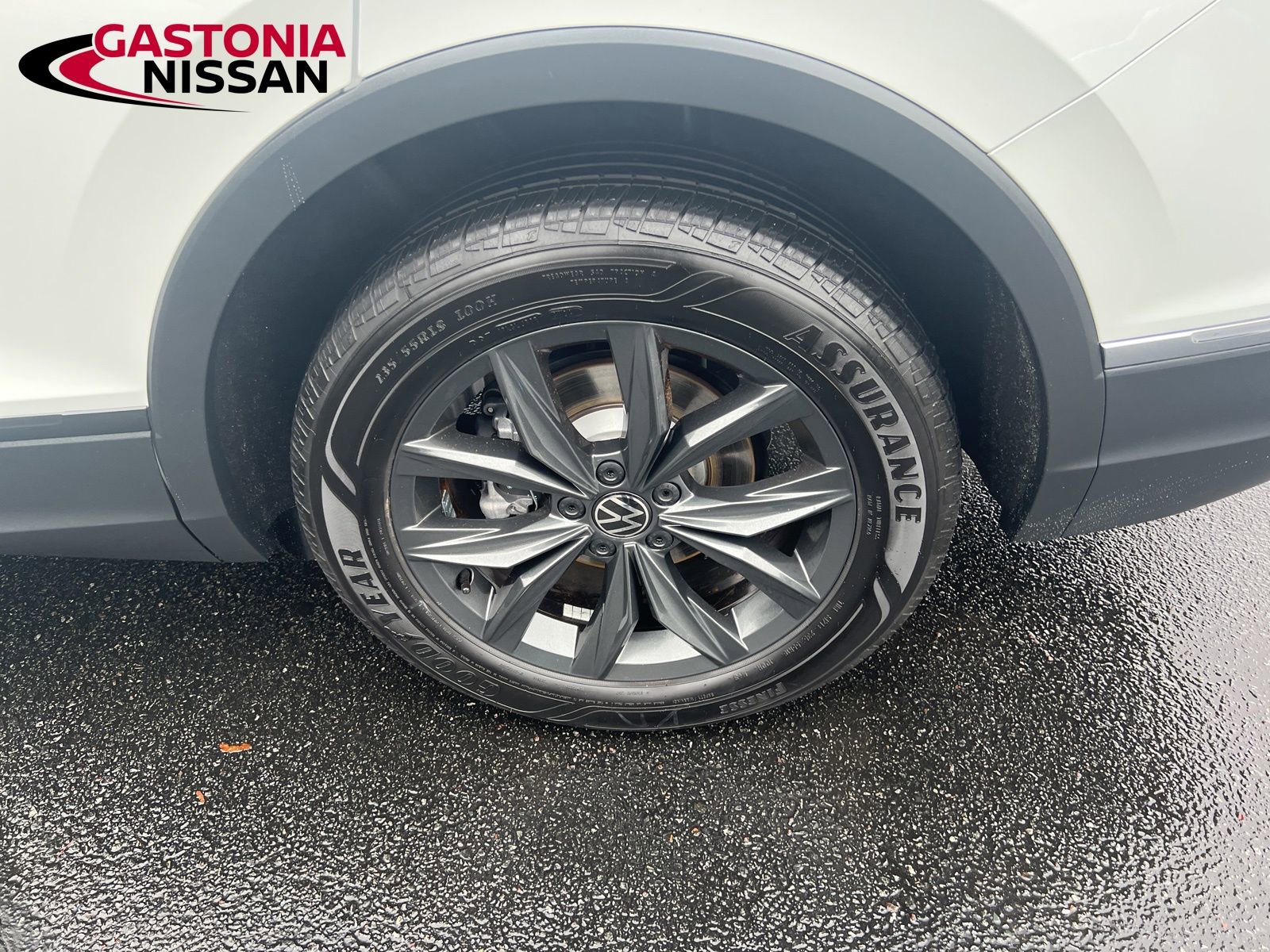 Used 2024 Volkswagen Tiguan SE image 11