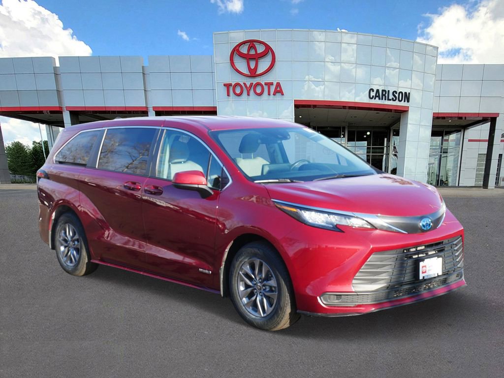 Certified 2021 Toyota Sienna LE image 2