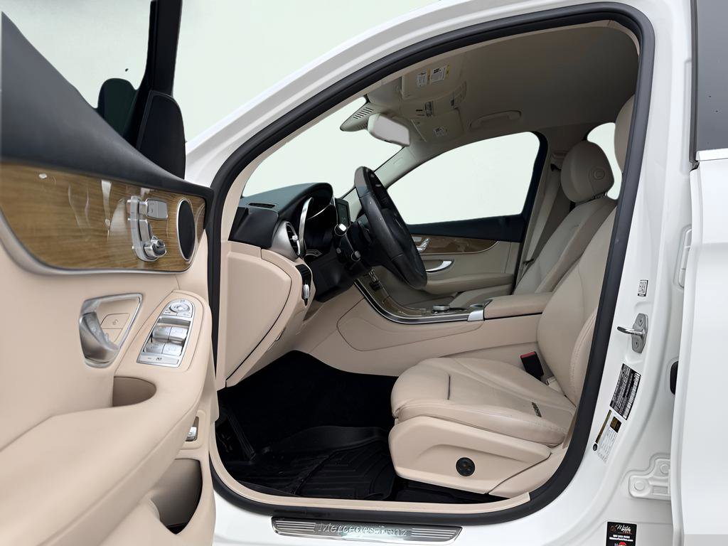 Used 2018 Mercedes-Benz GLC 350e 4MATIC image 17