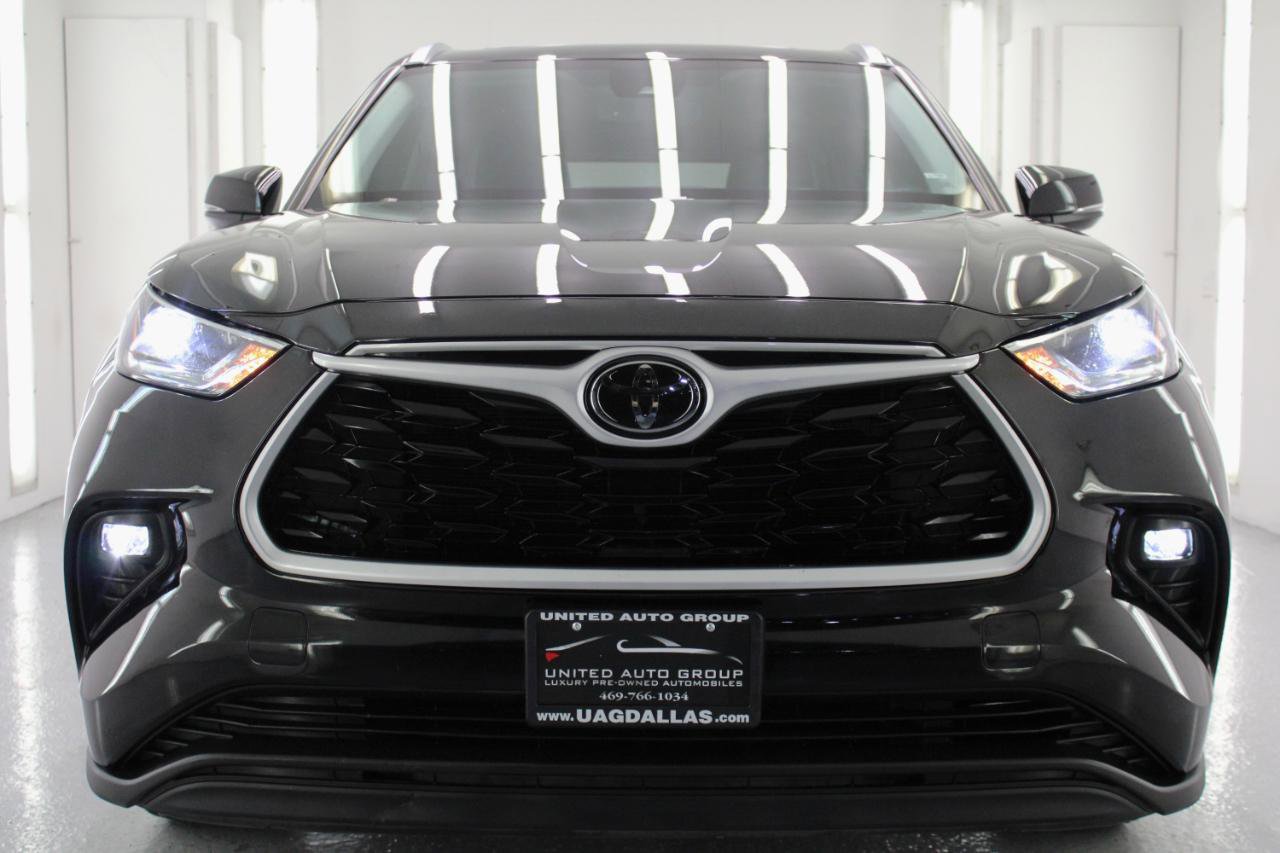 Used 2021 Toyota Highlander XLE image 22