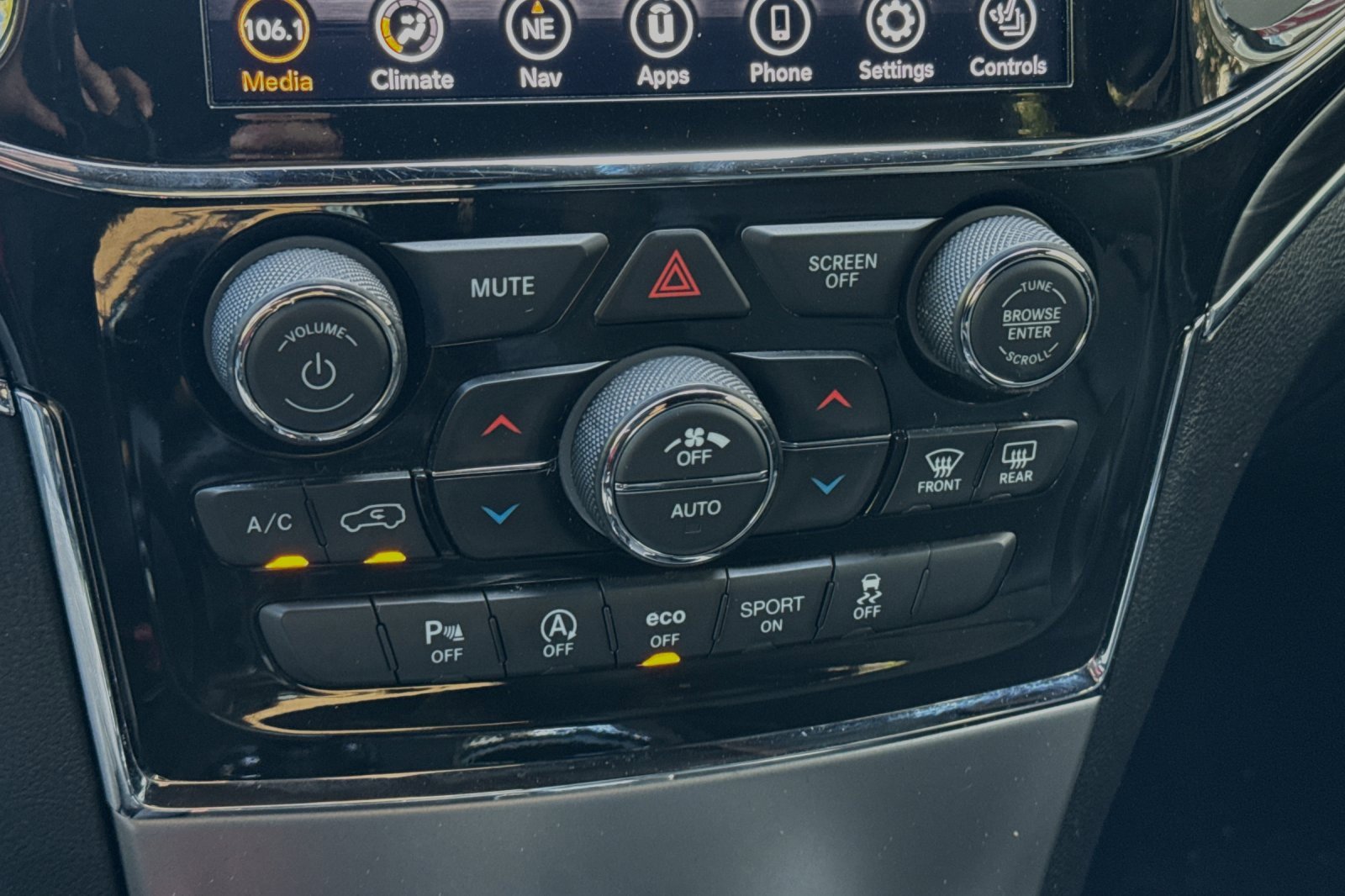 Certified 2021 Jeep Grand Cherokee Limited w/ Luxury Group II image 21