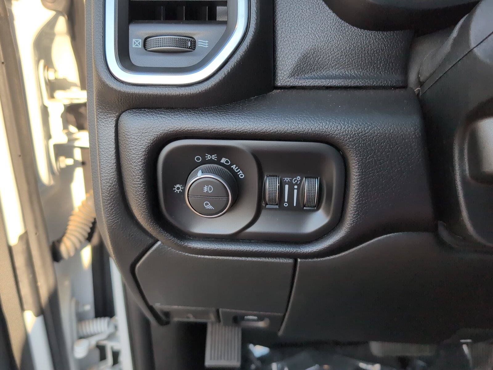 Used 2025 RAM 2500 Laramie AWD/4WD image 29