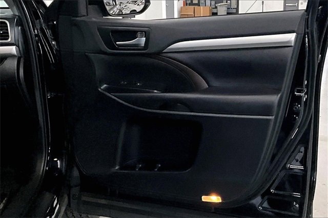 Used 2019 Toyota Highlander XLE image 28