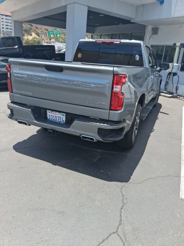 Used 2025 Chevrolet Silverado 1500 High Country w/ Technology Package AWD/4WD image 5