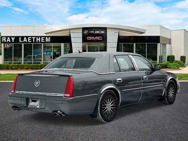 Used 2006 Cadillac DTS w/ Trunk Convenience Package image 5