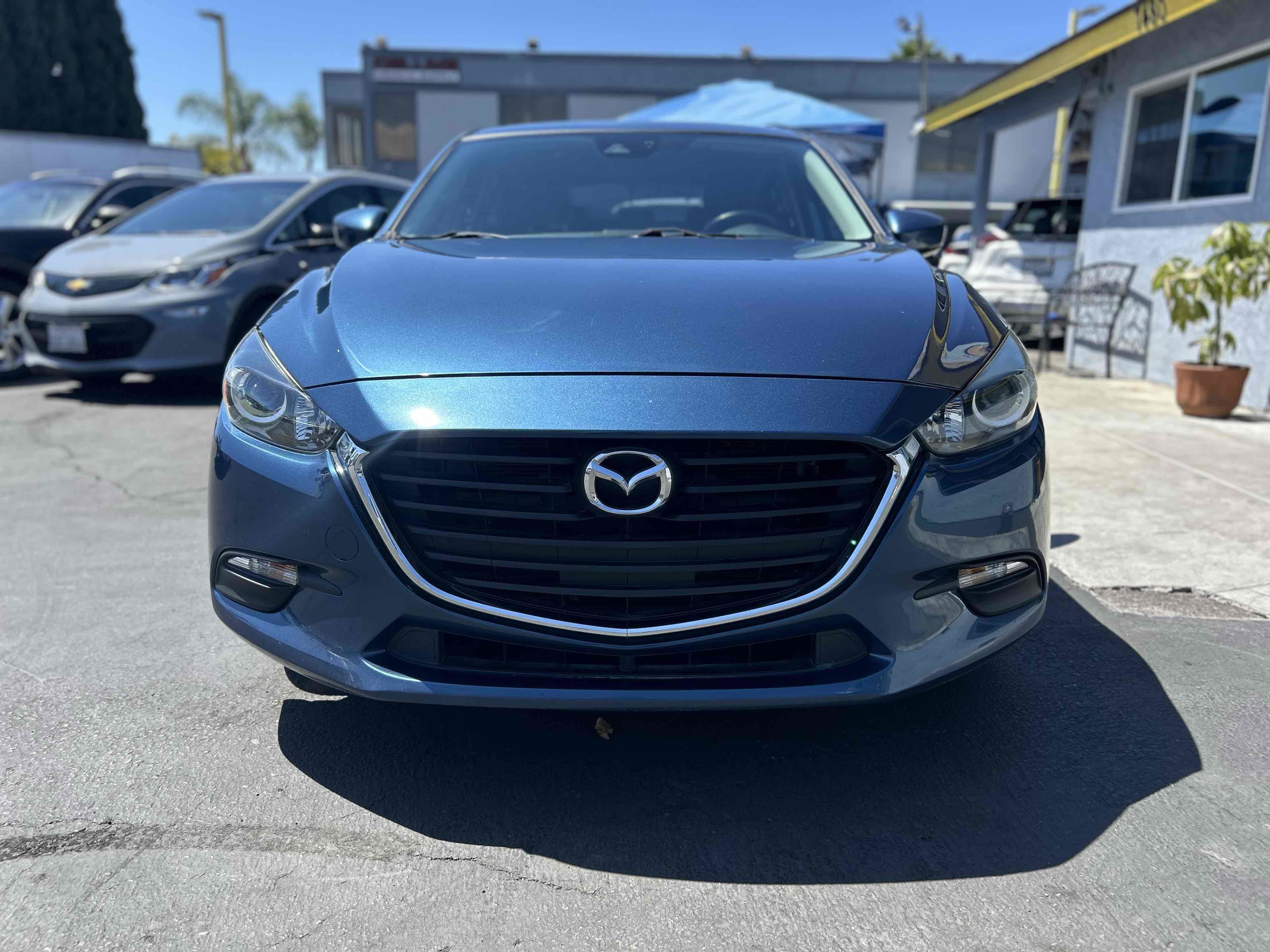 Used 2018 MAZDA MAZDA3 Touring image 2