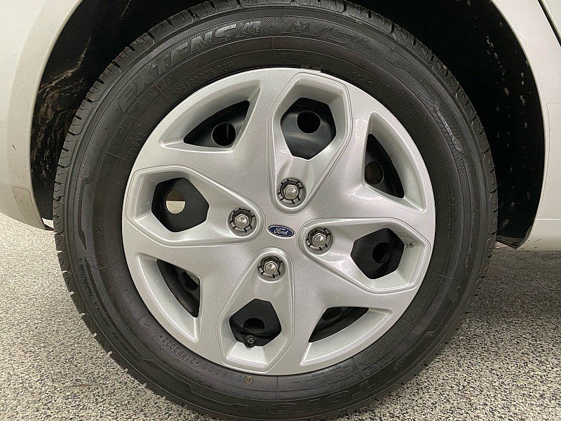 Used 2013 Ford Fiesta SE image 23