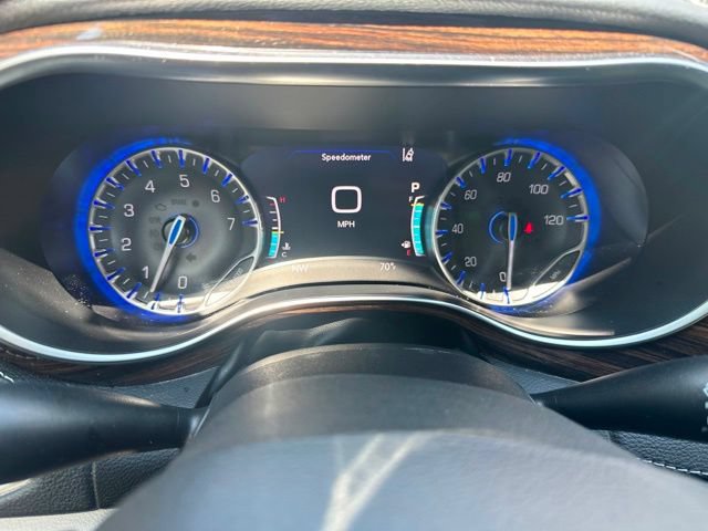 Used 2024 Chrysler Pacifica Limited FWD image 16