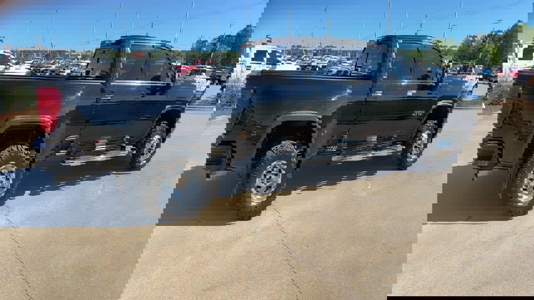 Used 2023 Chevrolet Silverado 3500 High Country w/ Snow Plow Prep/Camper Package image 9