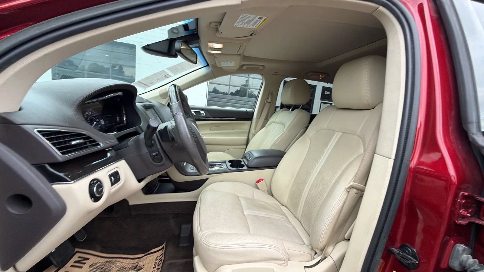 Used 2019 Lincoln MKT AWD image 18