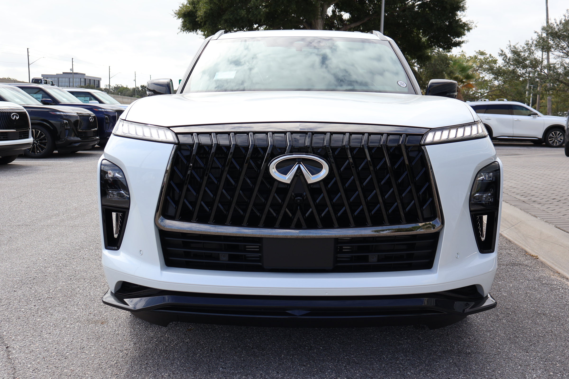 New 2026 INFINITI QX80 4WD image 9