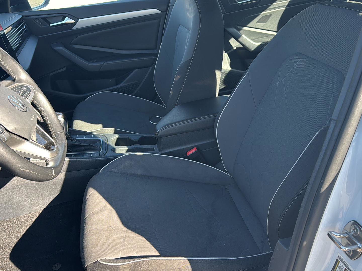 Used 2025 Volkswagen Jetta Sport image 13