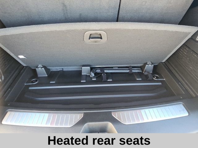 Used 2024 GMC Yukon AT4 w/ Technology Package image 16