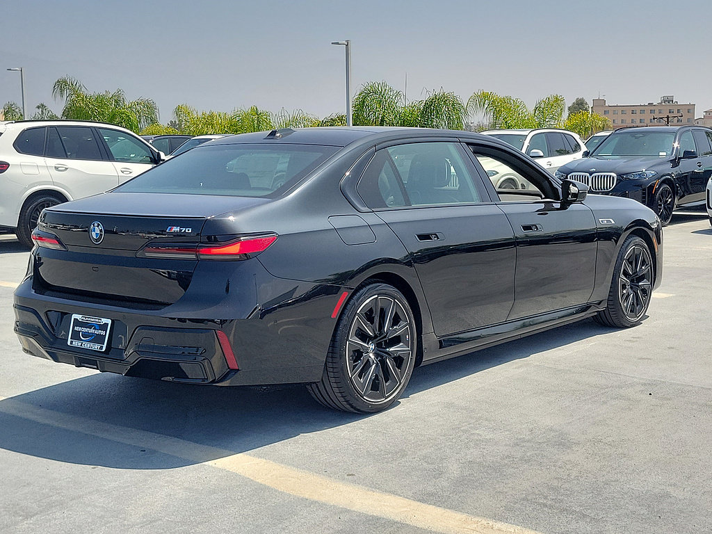 New 2026 BMW i7 M70 w/ Executive Package AWD/4WD image 3