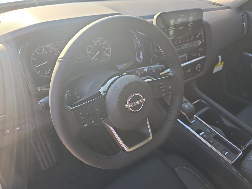 New 2025 Nissan Pathfinder SL image 7