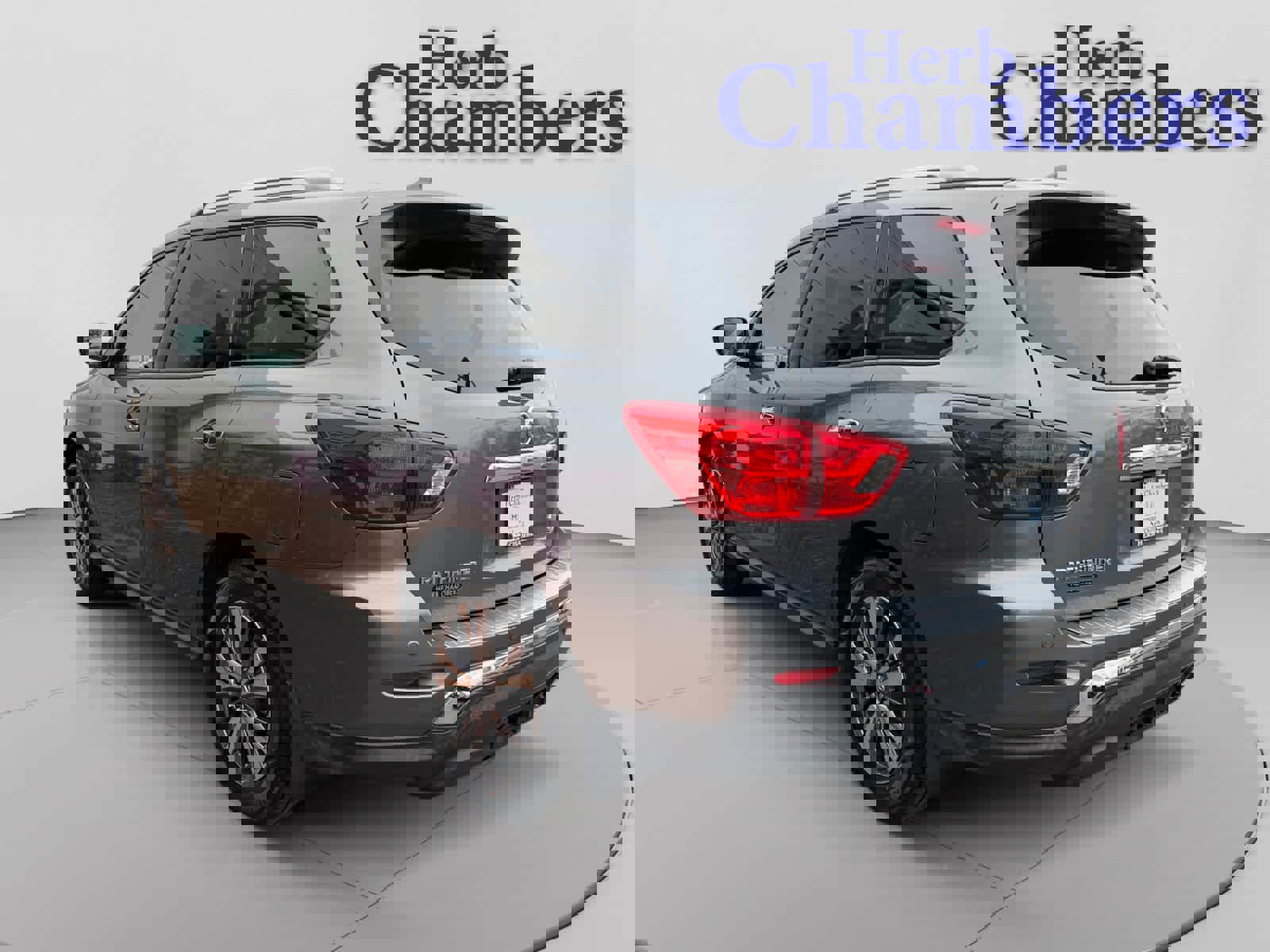 Used 2019 Nissan Pathfinder SV w/ SV Tech Package AWD/4WD image 3