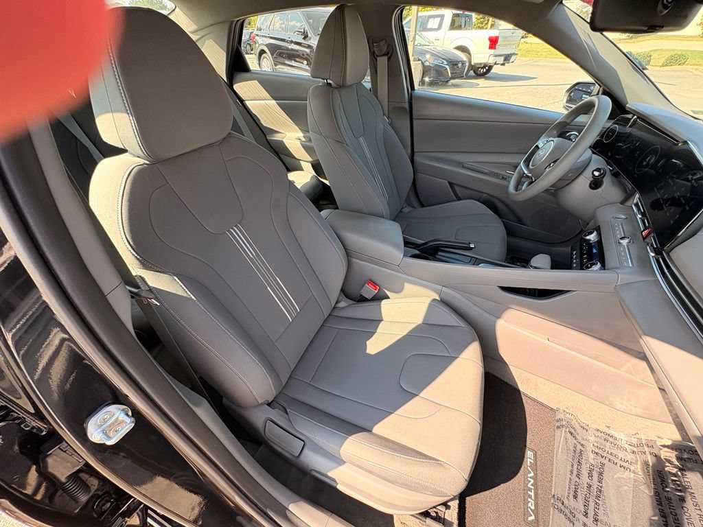 Used 2024 Hyundai Elantra SEL FWD image 30