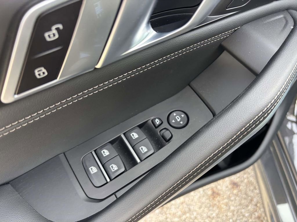 New 2026 BMW X6 xDrive40i w/ Climate Comfort Package image 13