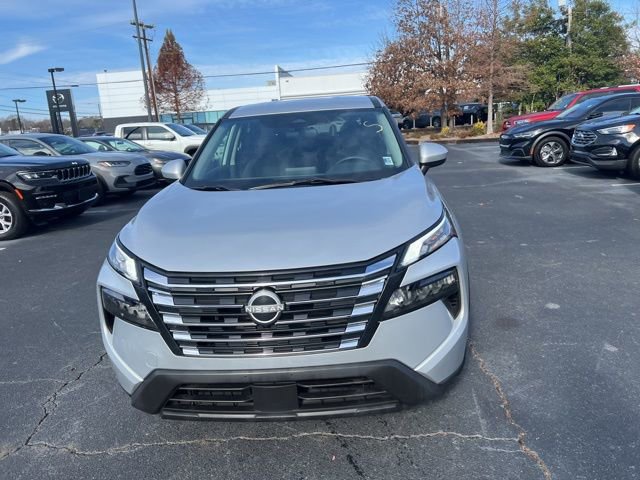 Used 2024 Nissan Rogue SV image 2