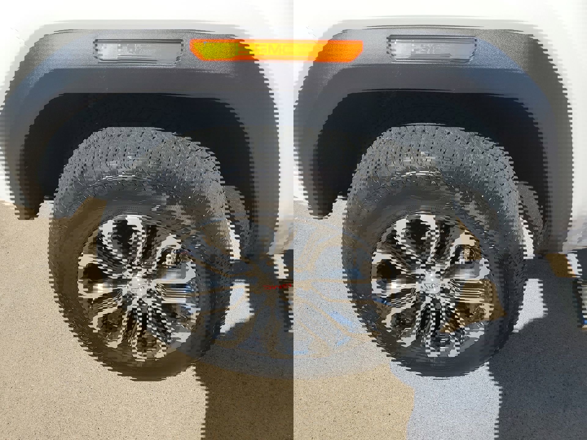 Used 2025 GMC Canyon Denali image 40