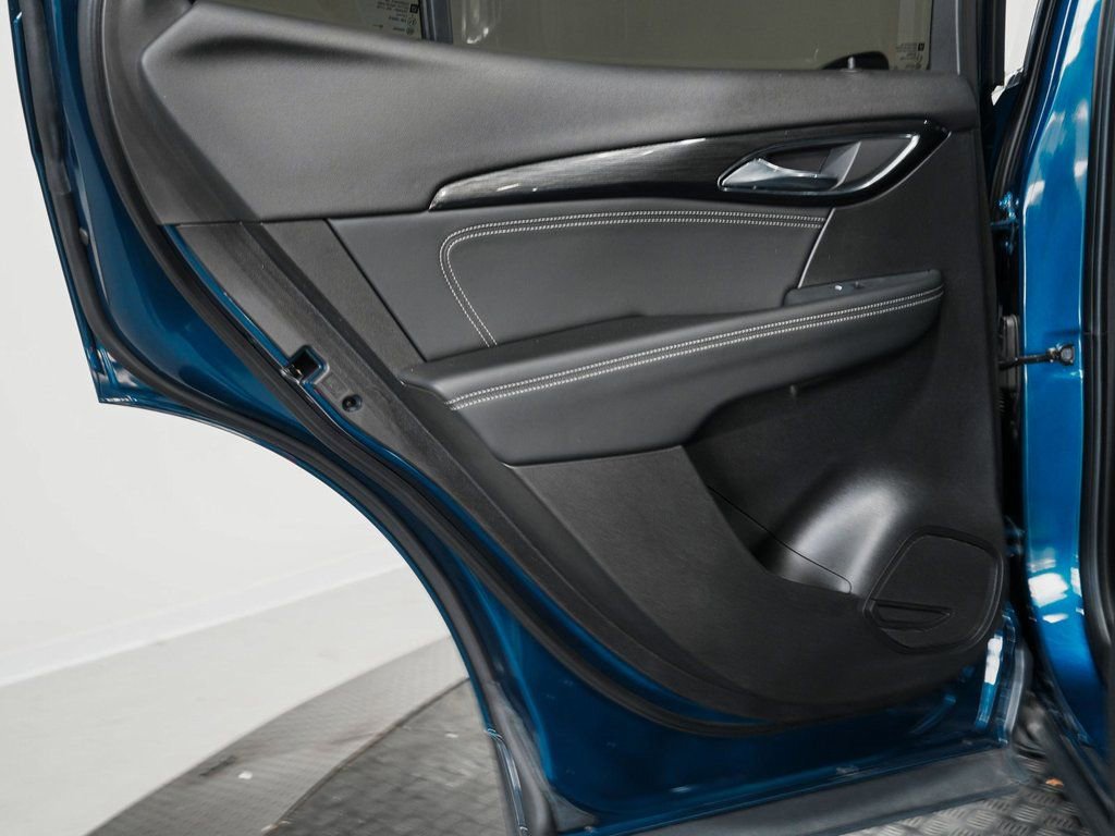 Used 2023 Buick Envision Essence image 14